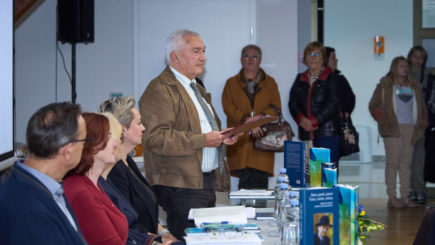 046 45 Mali Kaj 25 10 2025