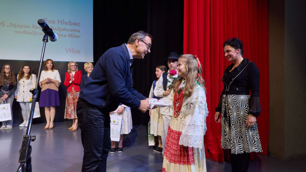 336 45 Mali Kaj 25 10 2025